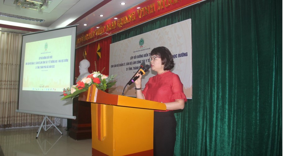 BSCKII. Lê Hồng Nhung, Phó GĐ TTKSBT tỉnh Thái Bình  chia sẻ một số kinh nghiệm trong triển khai công tác NHĐ của tỉnh